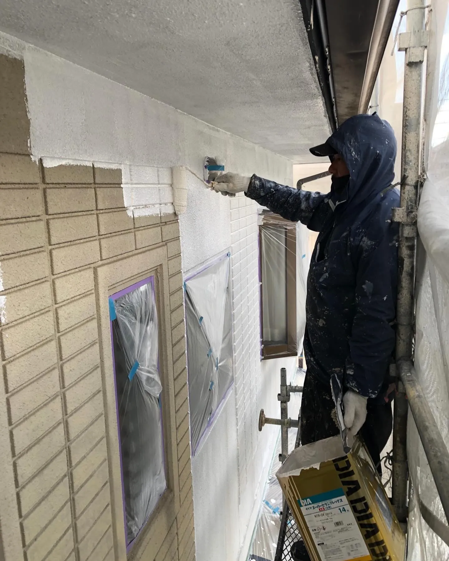 紀美野町O様邸外壁下塗り塗装、下塗り塗装完了！